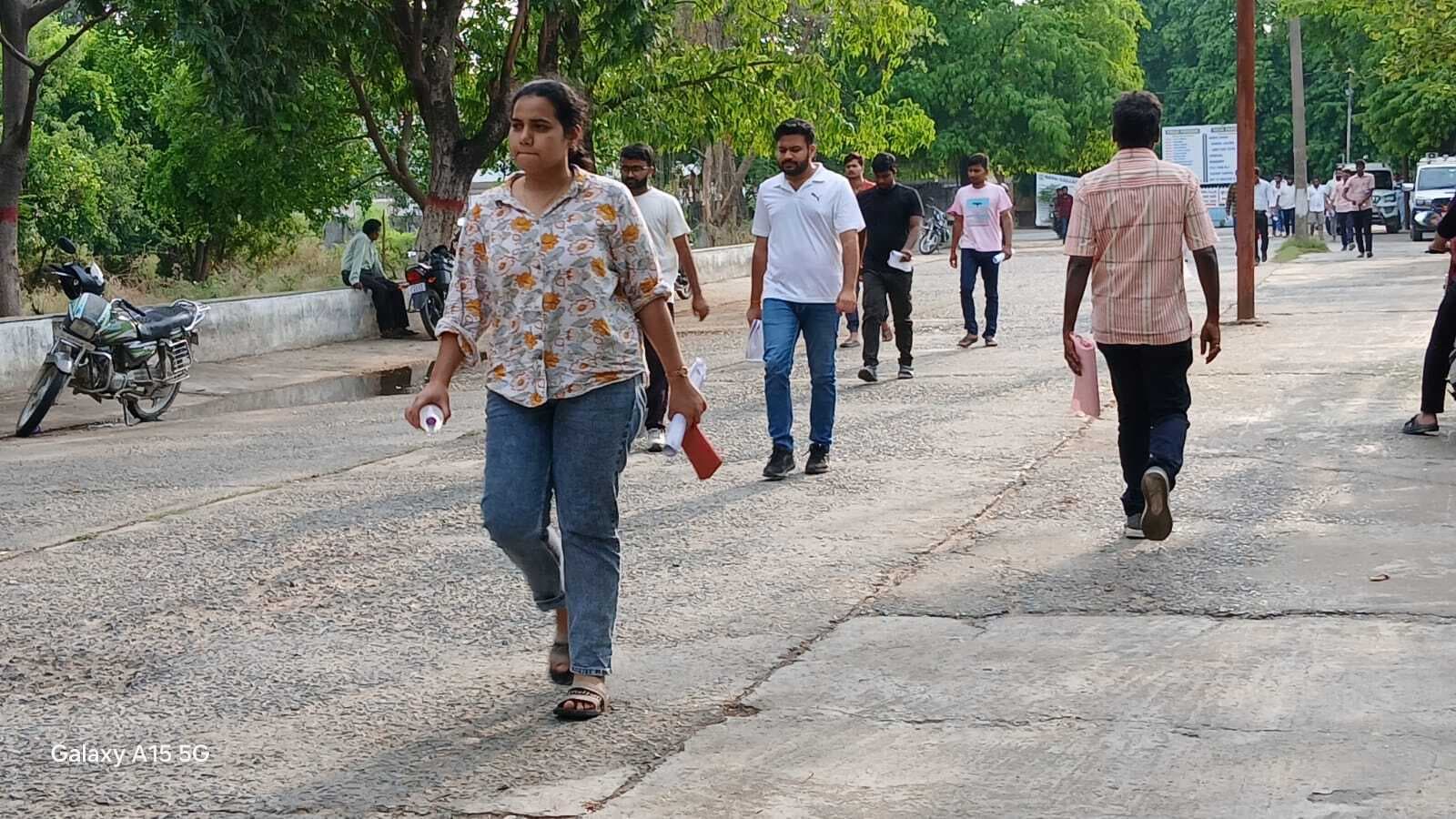 Gaya News : 20 केंद्रों पर दो पालियाें में हुई परीक्षा, 53 फीसदी रहे अनुपस्थित