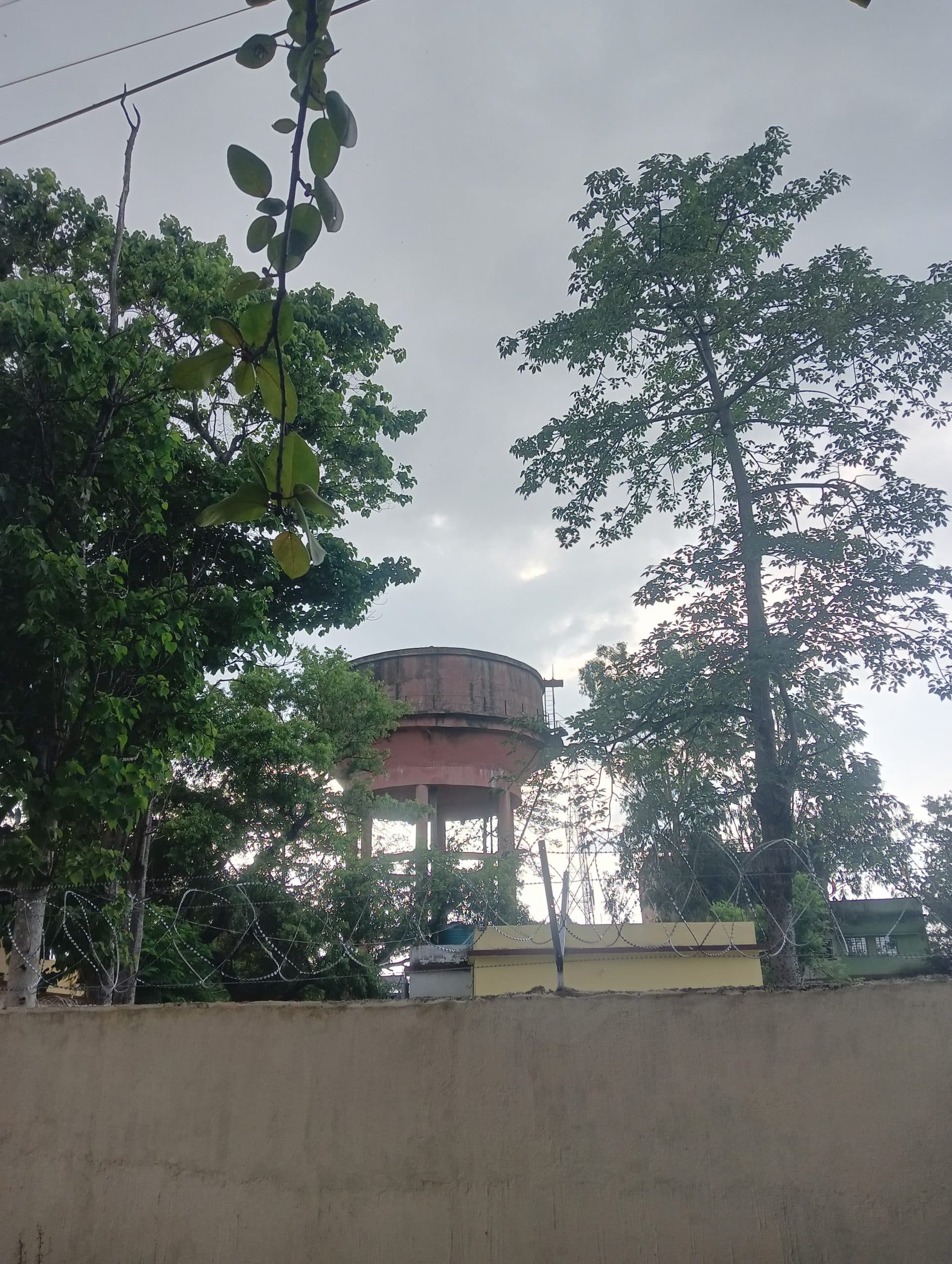 Giridih News: दो वर्षों में भी चालू नहीं हुई कर्णोडीह की पेयजलापूर्ति योजना