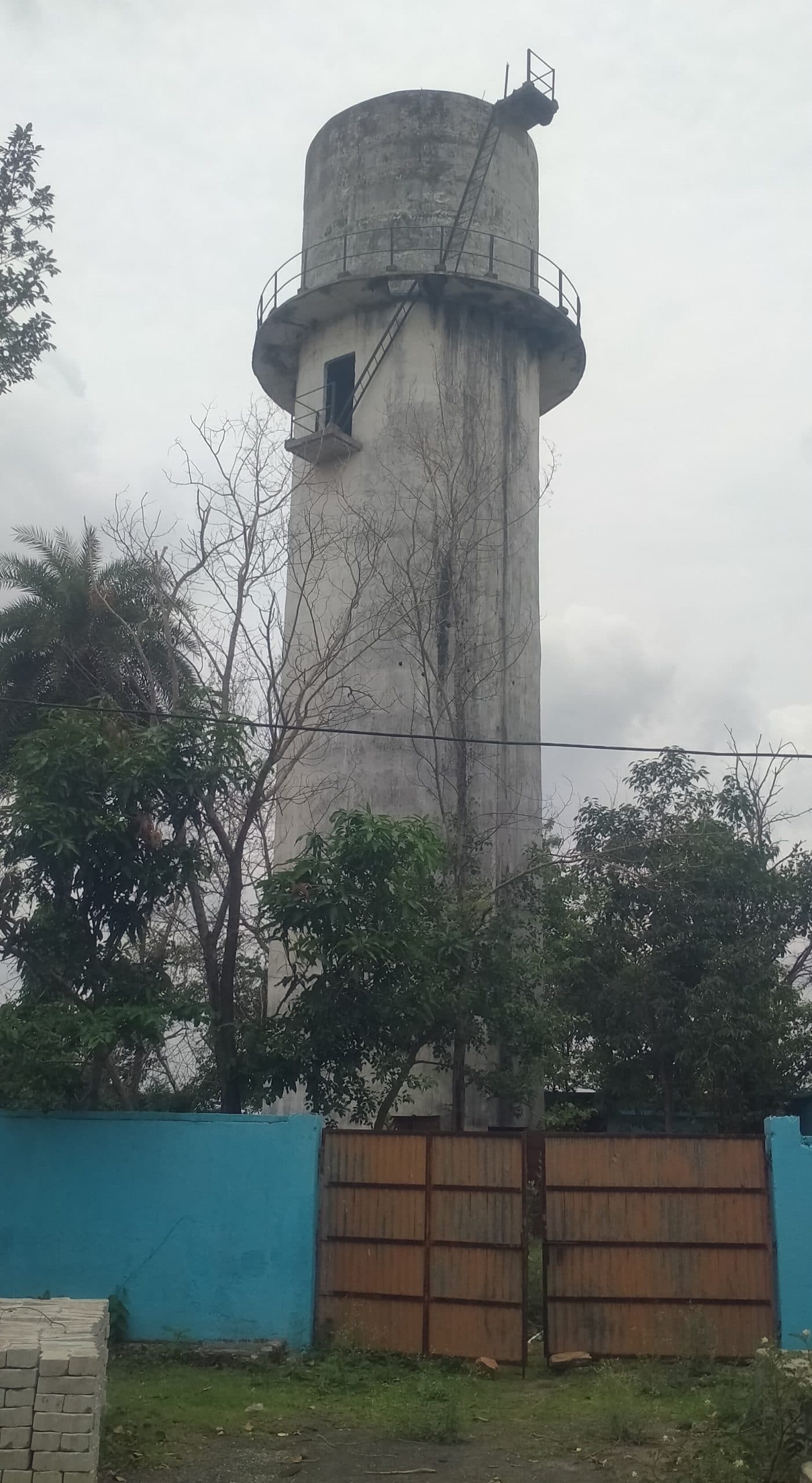 Giridih News: प्रखंड मुख्यालय में भगवान भरोसे है जलापूर्ति