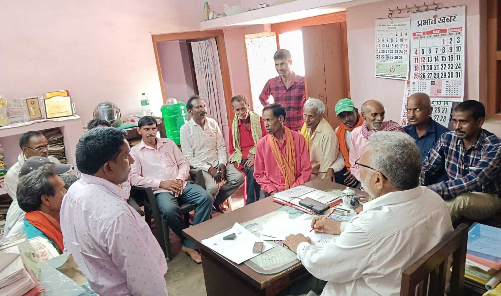 Bokaro News : काम से हटाये गये सुरक्षा गार्डों के बकाया का होगा भुगतान
