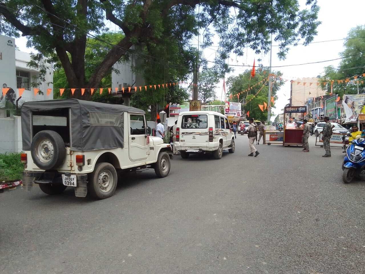 Chaibasa News : अतिक्रमण करनेवाले दुकानदारों के खिलाफ शहर में चला अभियान