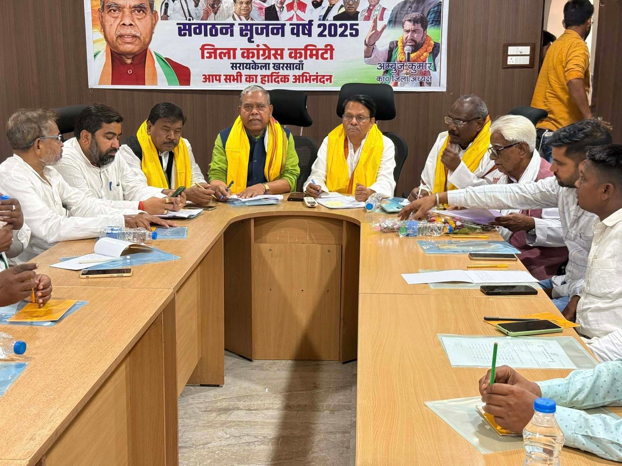 Seraikela Kharsawan News : पेसा कानून पर आदिवासी बहुल गांवों में जाकर लोगों से सुझाव लेंगे कार्यकर्ता : के राजू