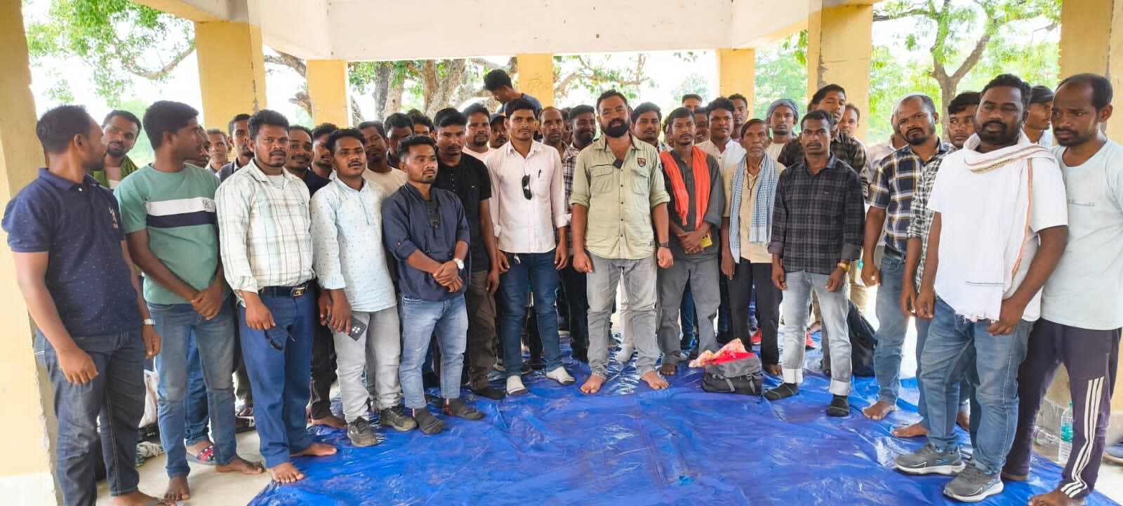 Chaibasa News : माधव चंद्र कुंकल ने समर्थकों के साथ पार्टी की सभी जिम्मेदारियों से दिया इस्तीफा