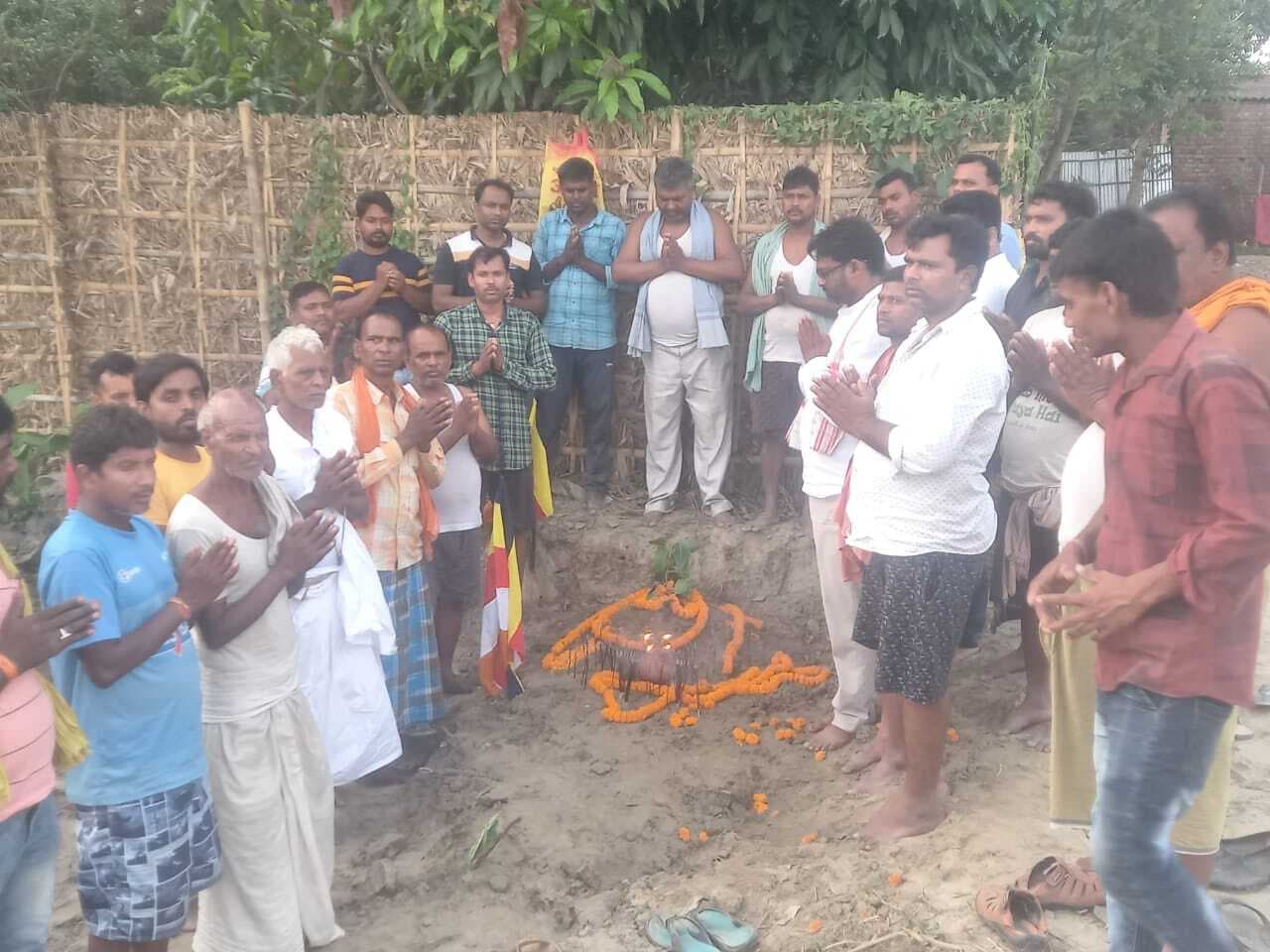 Bhagalpur news अनिमेष आनंद का घर के पास खेत में हुआ अंतिम संस्कार