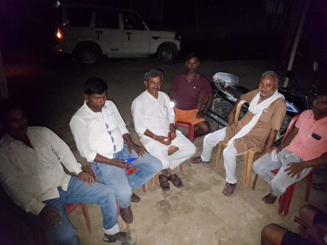 Bhagalpur news दियारा में जदयू नेता ने सुनीं बिजली की समस्या