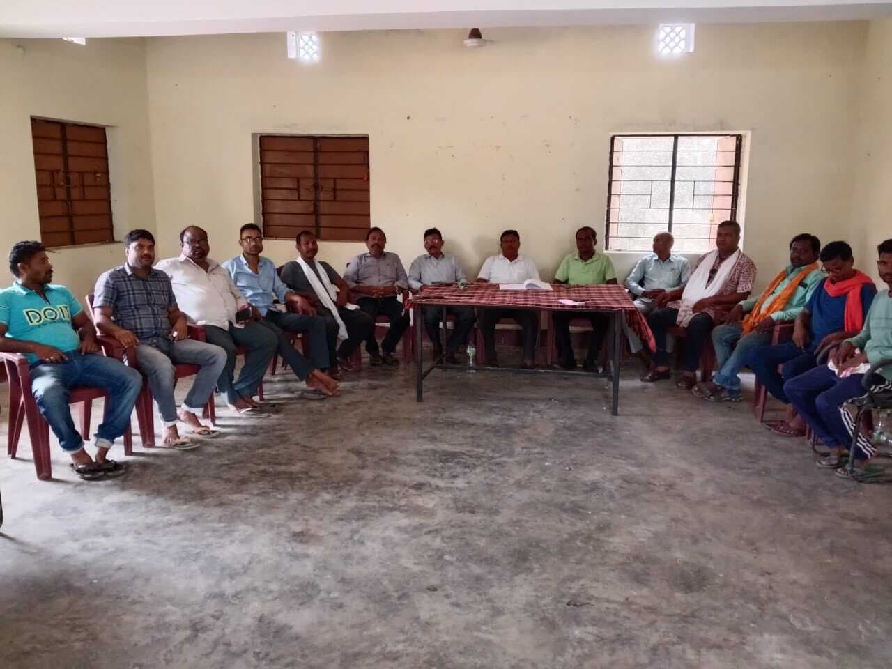 Chaibasa News : चक्रधरपुर के केरा पंचायत भवन में ग्रामीण विकास संघर्ष समिति की हुई बैठक