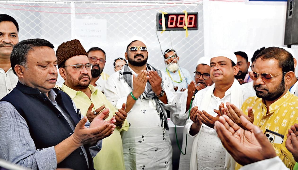 Ranchi News : 640 हज यात्री कोलकाता पहुंचे