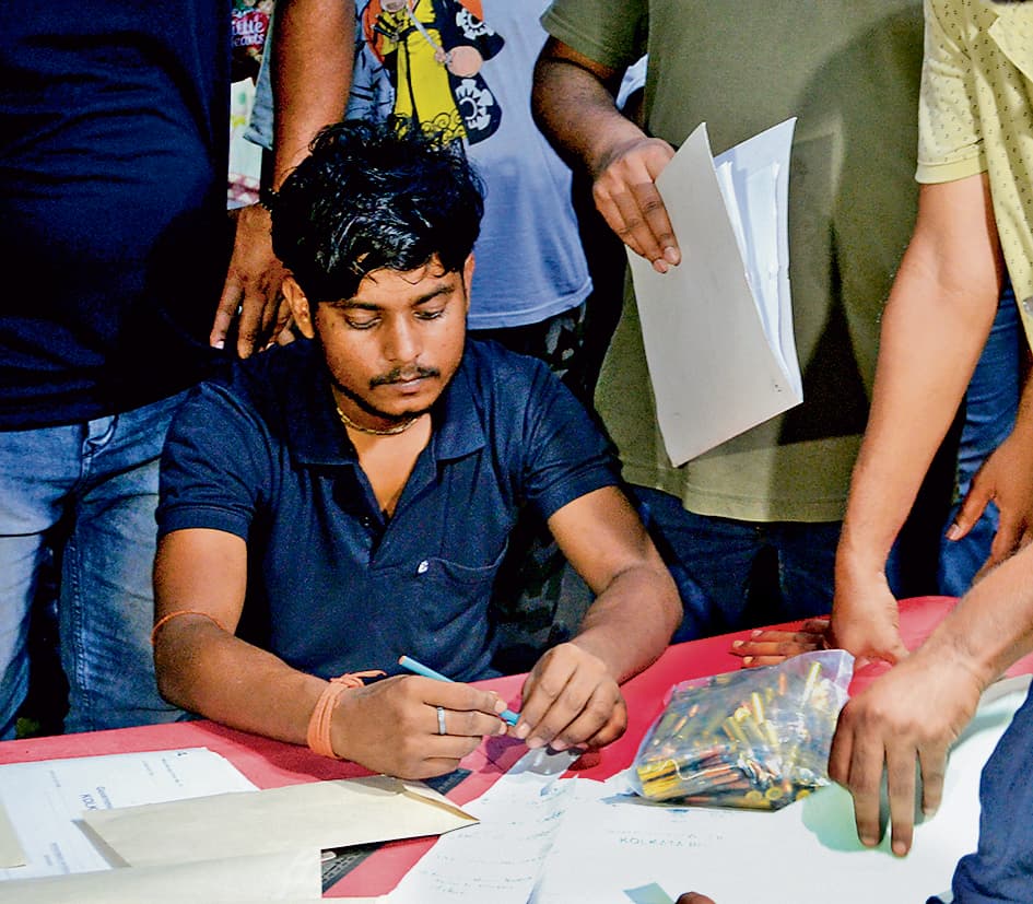 धर्मतला से 120 कारतूस के साथ युवक गिरफ्तार