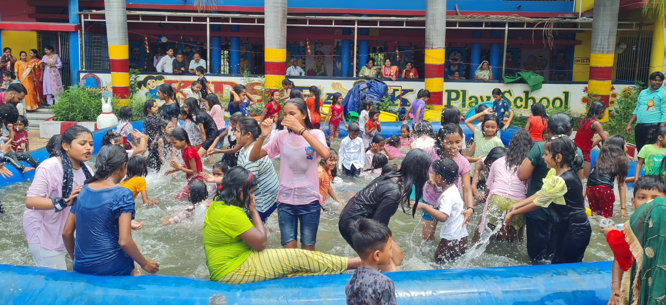 Dhanbad News: बड्स गार्डन में समर कैंप, बच्चों ने की मस्ती