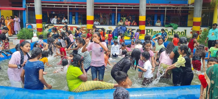 Dhanbad News: बड्स गार्डन में समर कैंप, बच्चों ने की मस्ती