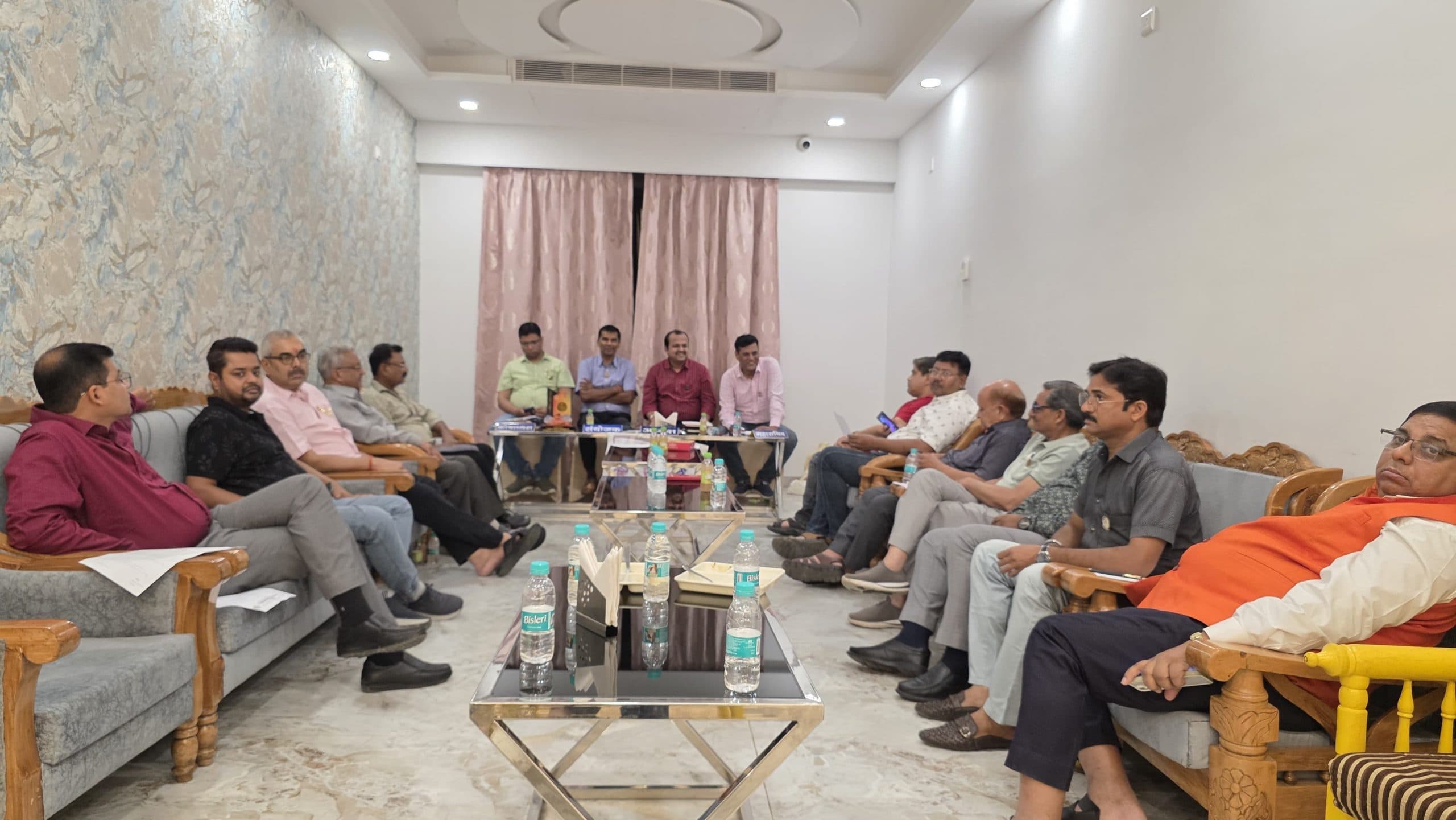 Motihari : मोतिहारी चैंबर ऑफ कॉमर्स के कार्यकारिणी की हुई बैठक