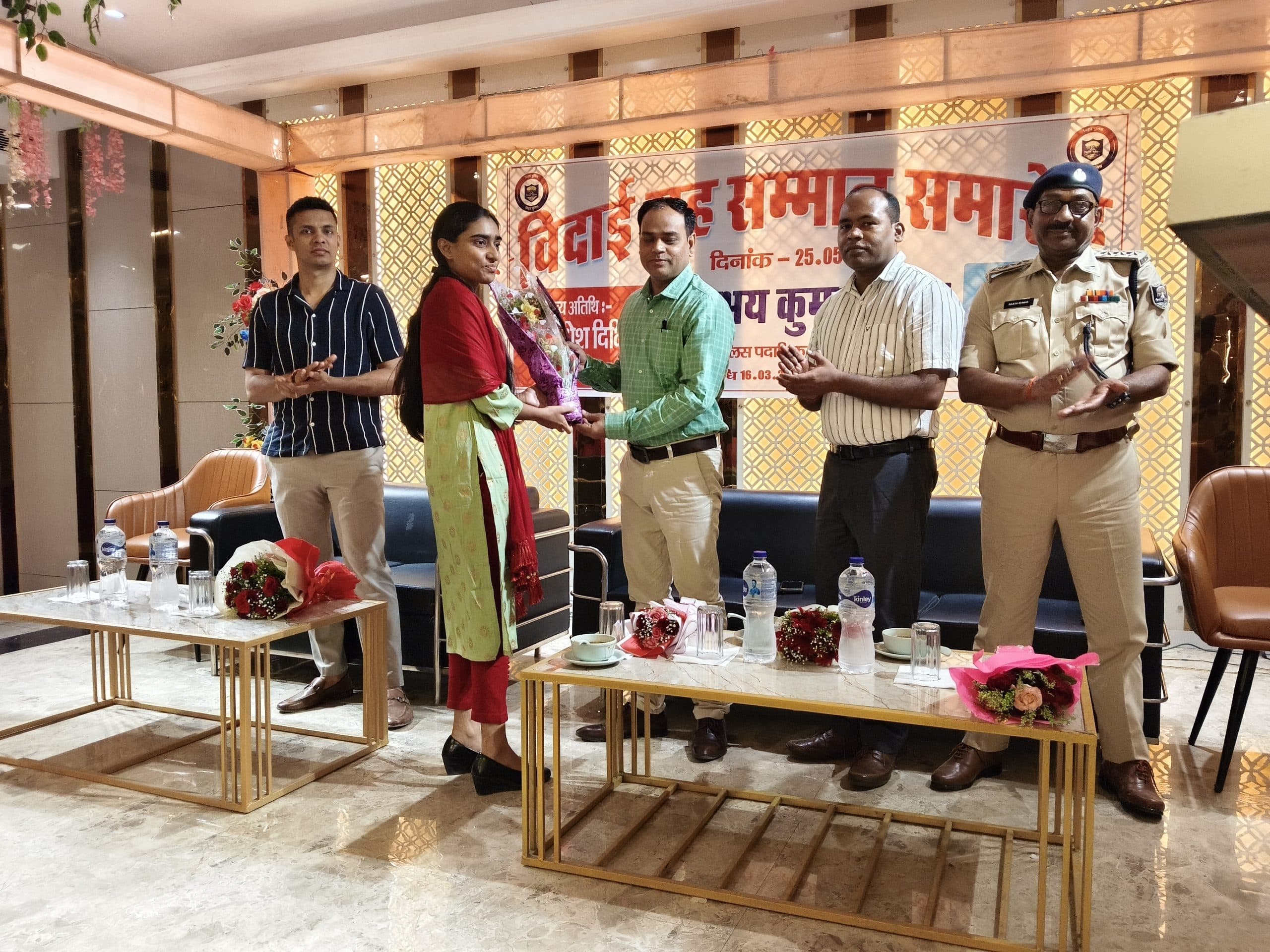 स्थानांतरित एसडीपीओ को दी गयी विदाई, नवपदस्थापित अधिकारी का हुआ स्वागत