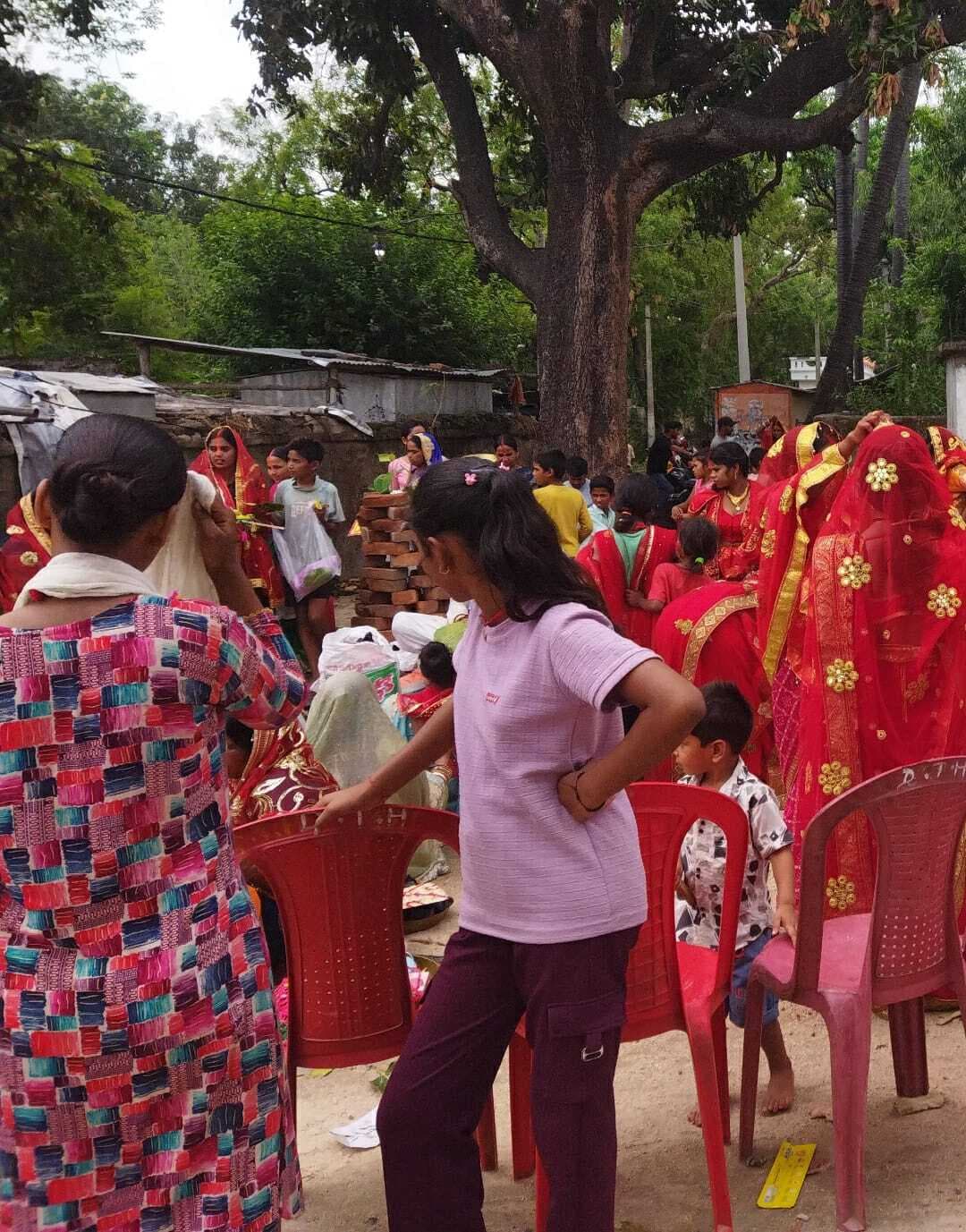 अखंड सुहाग के लिए महिलाओं ने रखा व्रत