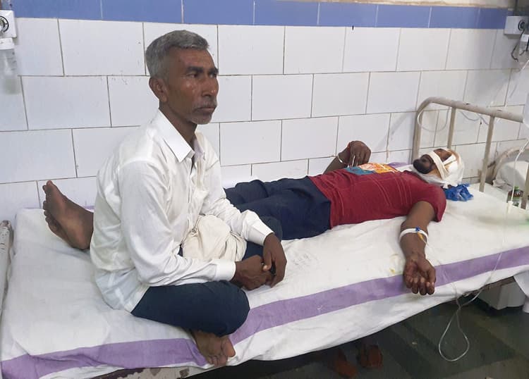 ट्रेन से गिरकर टिकारी का युवक घायल