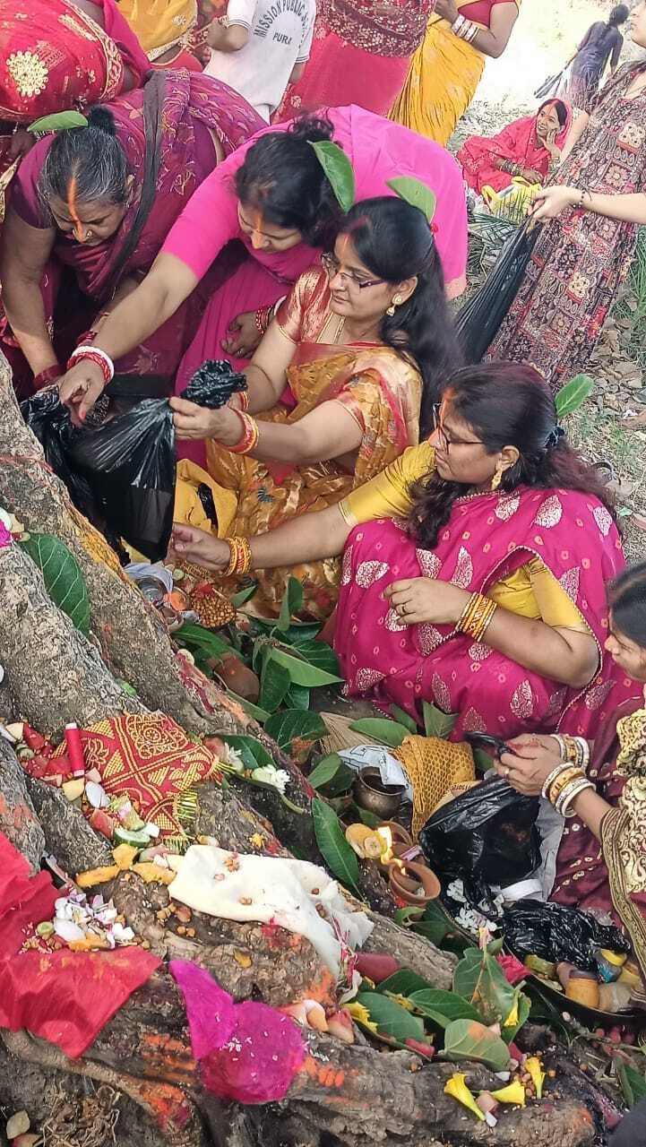 सुहागिनों ने पूजा कर यमराज से मांगा वरदान