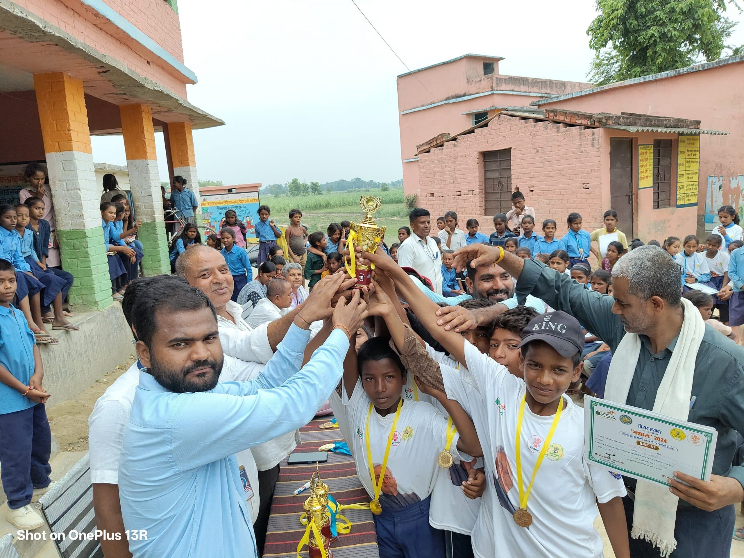 Sports news from Samastipur:उम्दा प्रदर्शन करने वाले छात्र-छात्राओं को किया गया सम्मानित