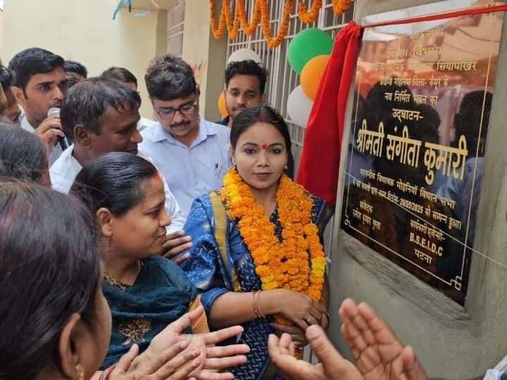 सियापोखर विद्यालय के भवन का विधायक ने किया उद्घाटन