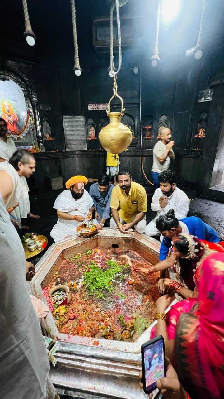 स्वामी अखिलेश्वर दास जी महाराज ने विष्णुपद मंदिर में की पूजा-अर्चना