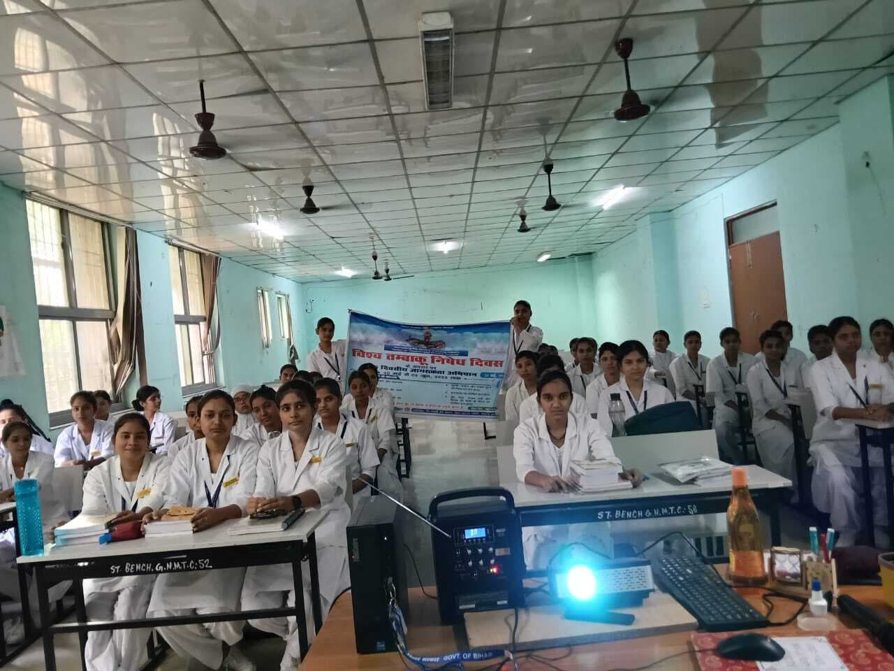 जीएनएम स्कूल की छात्राओं ने तंबाकू से दूर रहने का लिया संकल्प