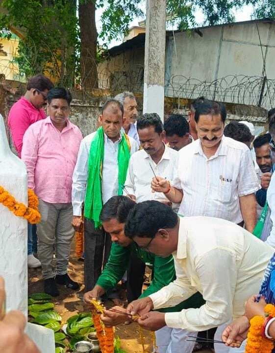 Dhanbad News : झामुमो ने श्यामलाल मुर्मू का 21वां शहादत दिवस मनाया