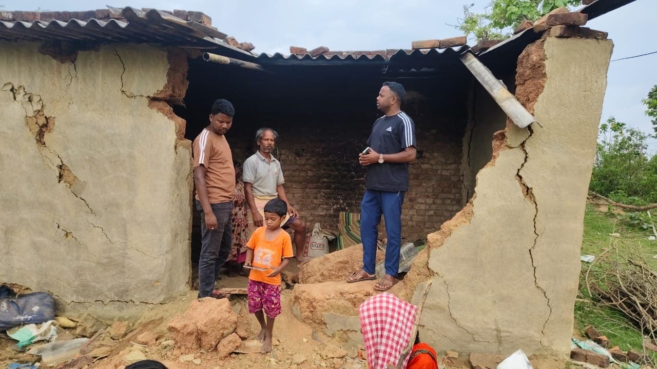 Ranchi News : नामकुम के सोदाग में हाथियों ने घर तोड़ा, ग्रामीण भयभीत