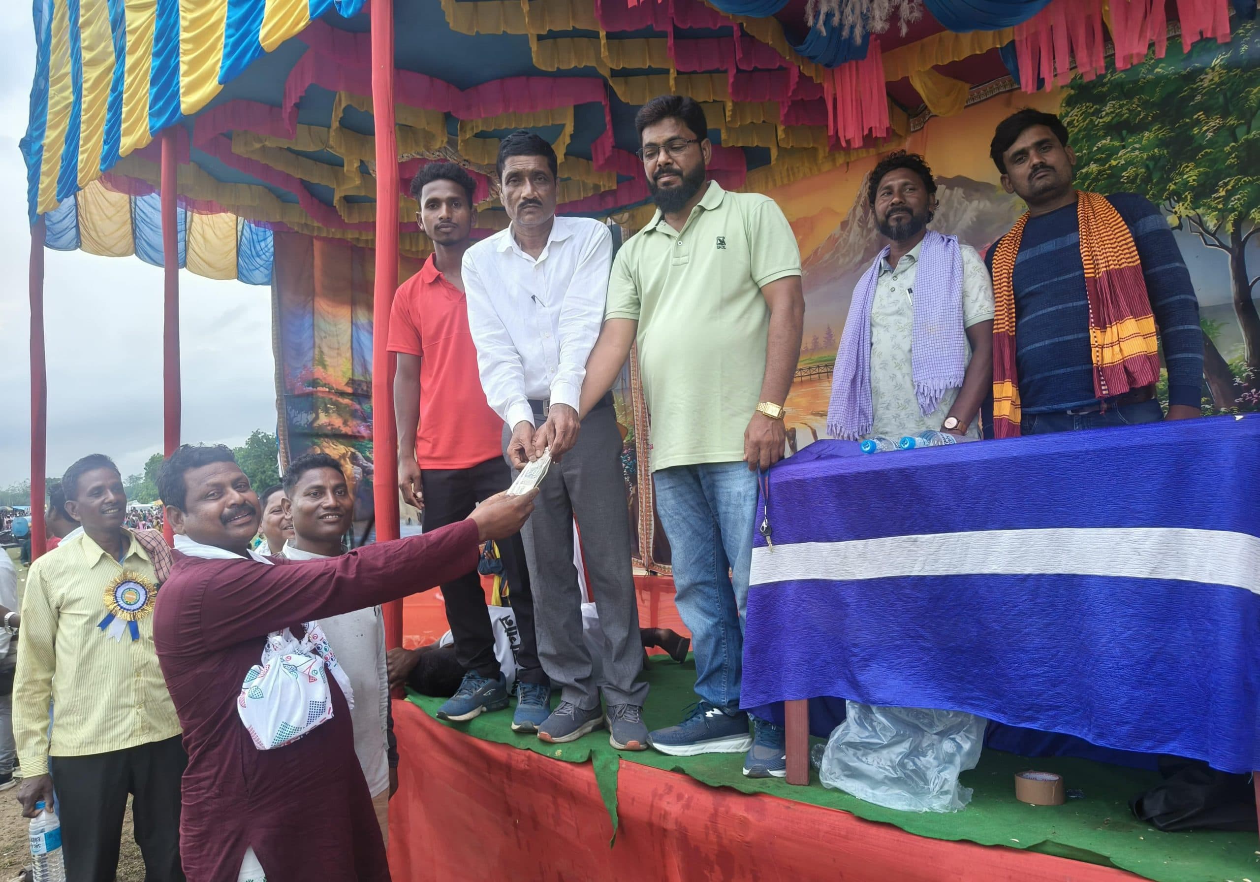 गेंदरे बॉल प्रतियोगिता का विजेता बना मुर्मू स्टार