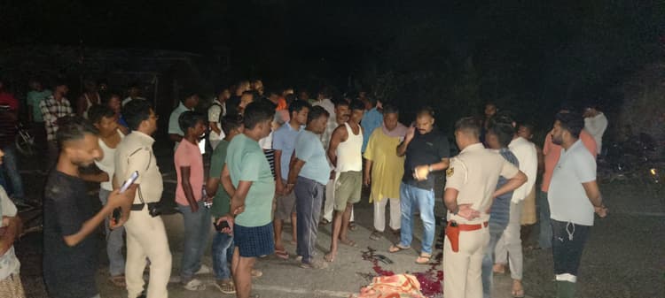एनएच 27 पर दर्दनाक हादसा: साइकिल सवार मजदूर की कुचलकर मौत, ग्रामीणों का फूटा आक्रोश