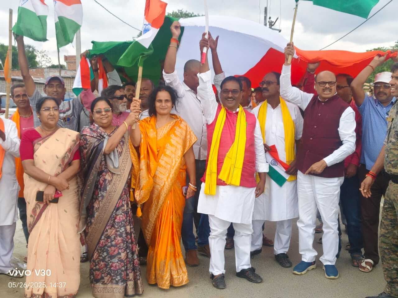 तिरंगा सम्मान यात्रा में उमड़ा जनसैलाब