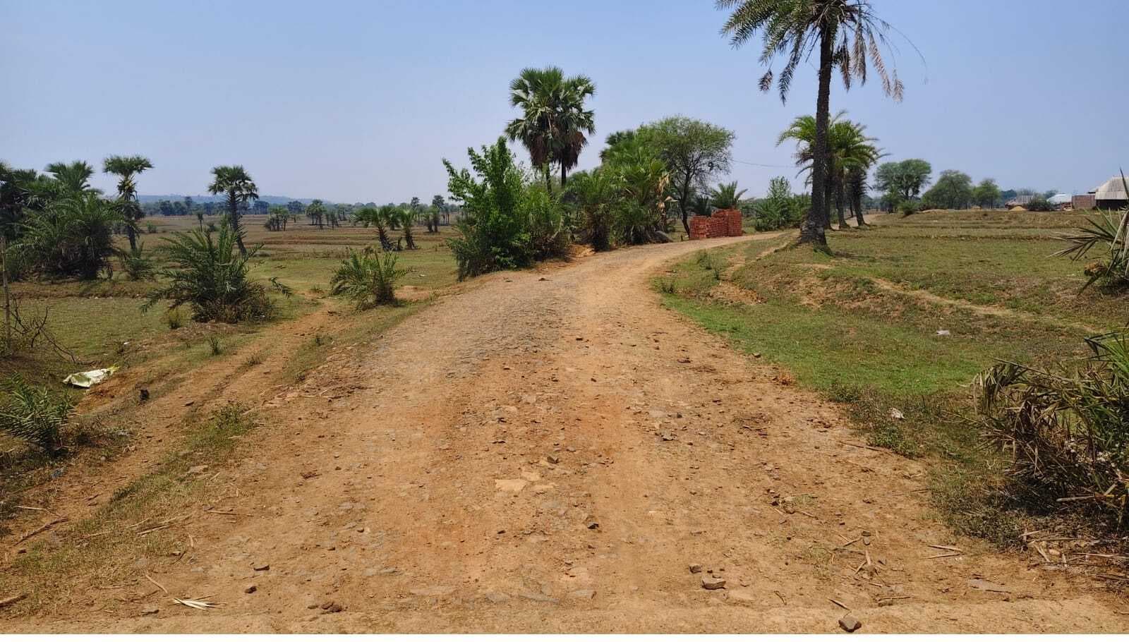 शिलान्यास के छह माह बाद भी पूरी नहीं हुई टेंडर प्रक्रिया, सड़क जर्जर