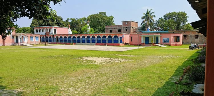 मध्य विद्यालय शालीवासा के दूसरे स्कूल में शिफ्ट होने से छात्र व छात्राओं की बढ़ी परेशानी