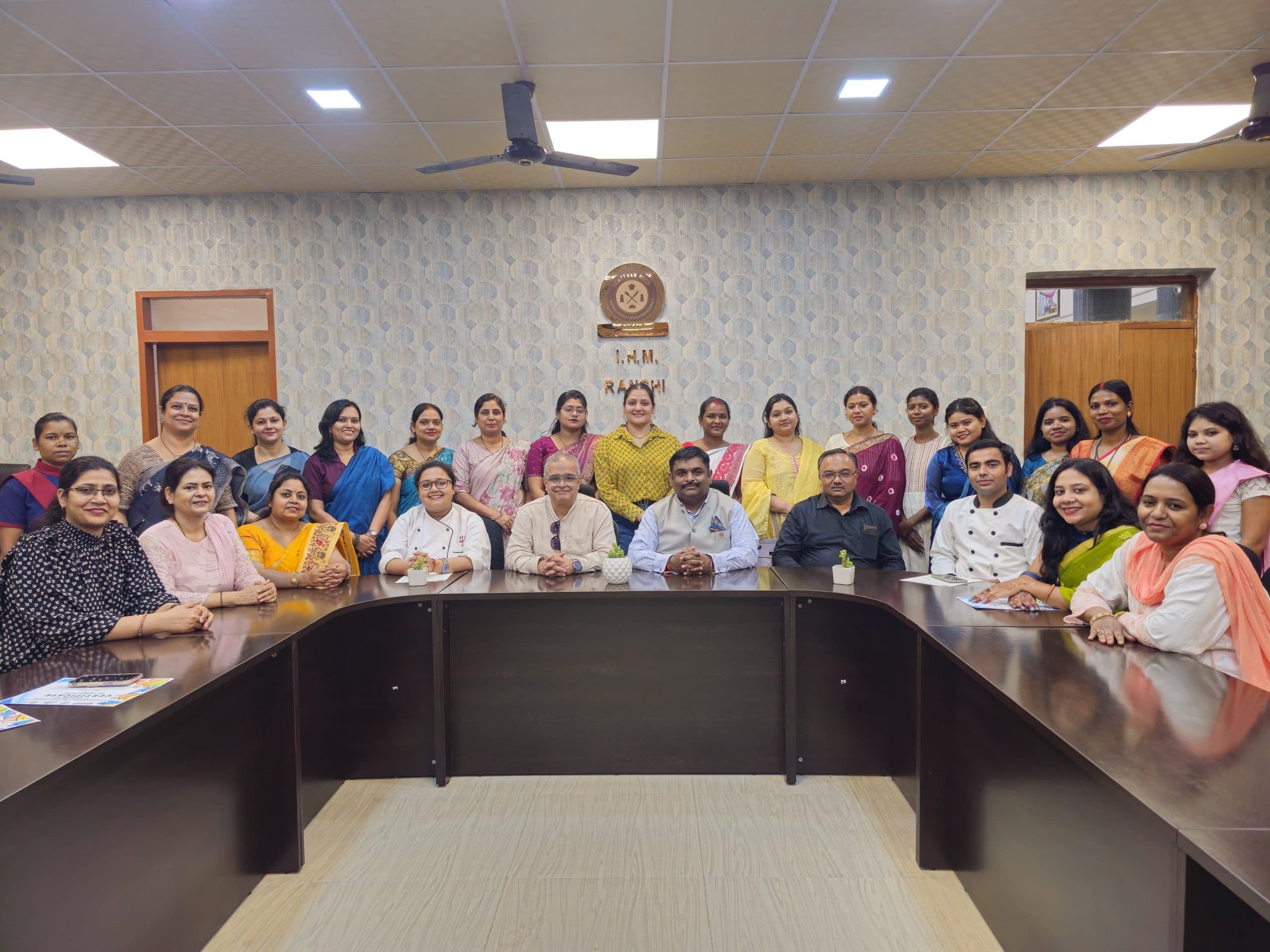 Ranchi News : प्रतिभागियों ने सीखा बेकरी उत्पाद बनाना