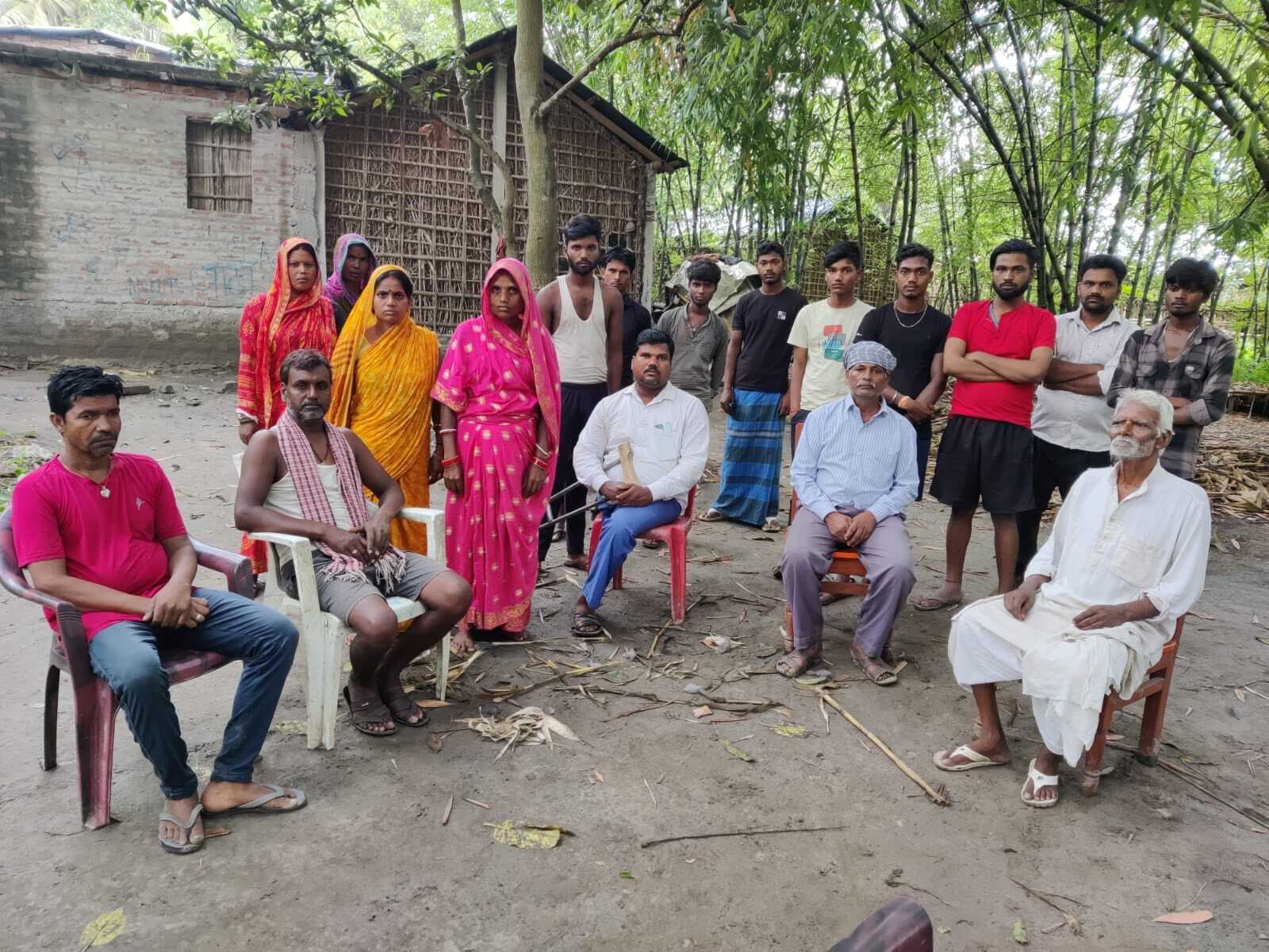 बाइक व ट्रैक्टर की टक्कर में पुत्र की मौत, मां की हालत नाजुक
