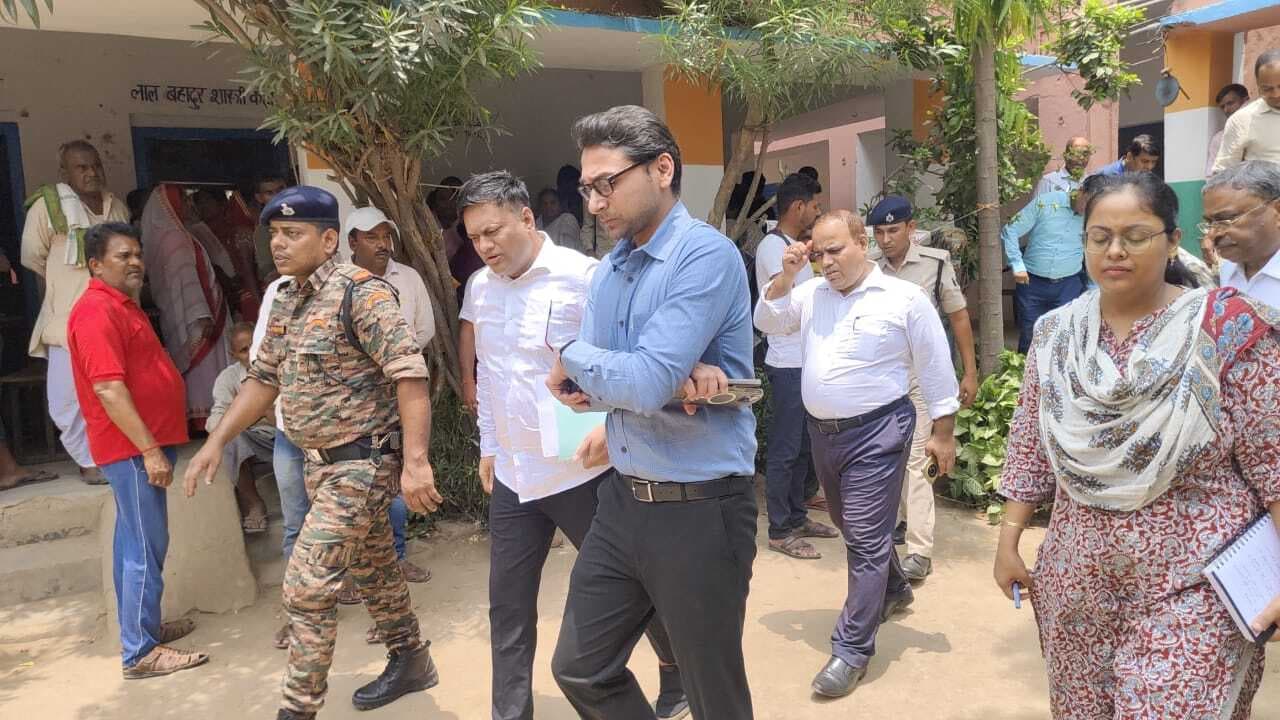 आयुष्मान भारत अभियान को लेकर डीएम ने लिया कैंप का जायजा