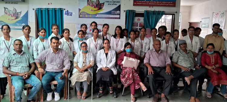 विश्व तंबाकू निषेध दिवस के अवसर पर सदर अस्पताल में नुक्कड़ नाटक का आयोजन