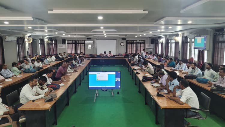 हड़ताल पर सख्ती : अब अंचल अमीन व पंचायत सचिव संभालेंगे राजस्व संबंधी कार्य