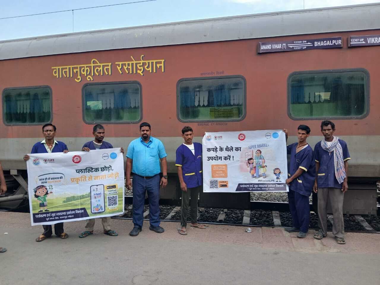 किऊल स्टेशन पर चला स्वच्छता व पर्यावरण जागरूकता अभियान