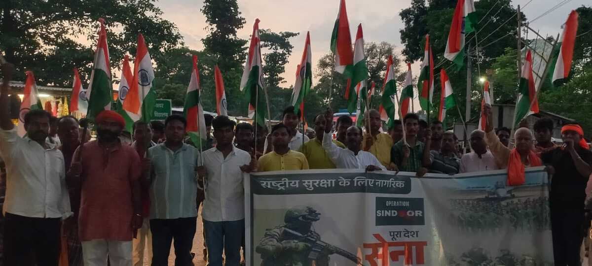 भाजपा ने सैनिकों के सम्मान में निकाली तिरंगा यात्रा