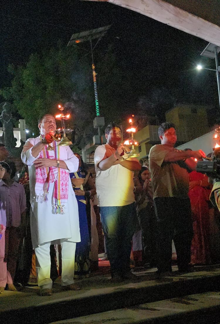 भारतीय सेना के सम्मान में विविध कार्यक्रम व गंगा आरती आयोजित