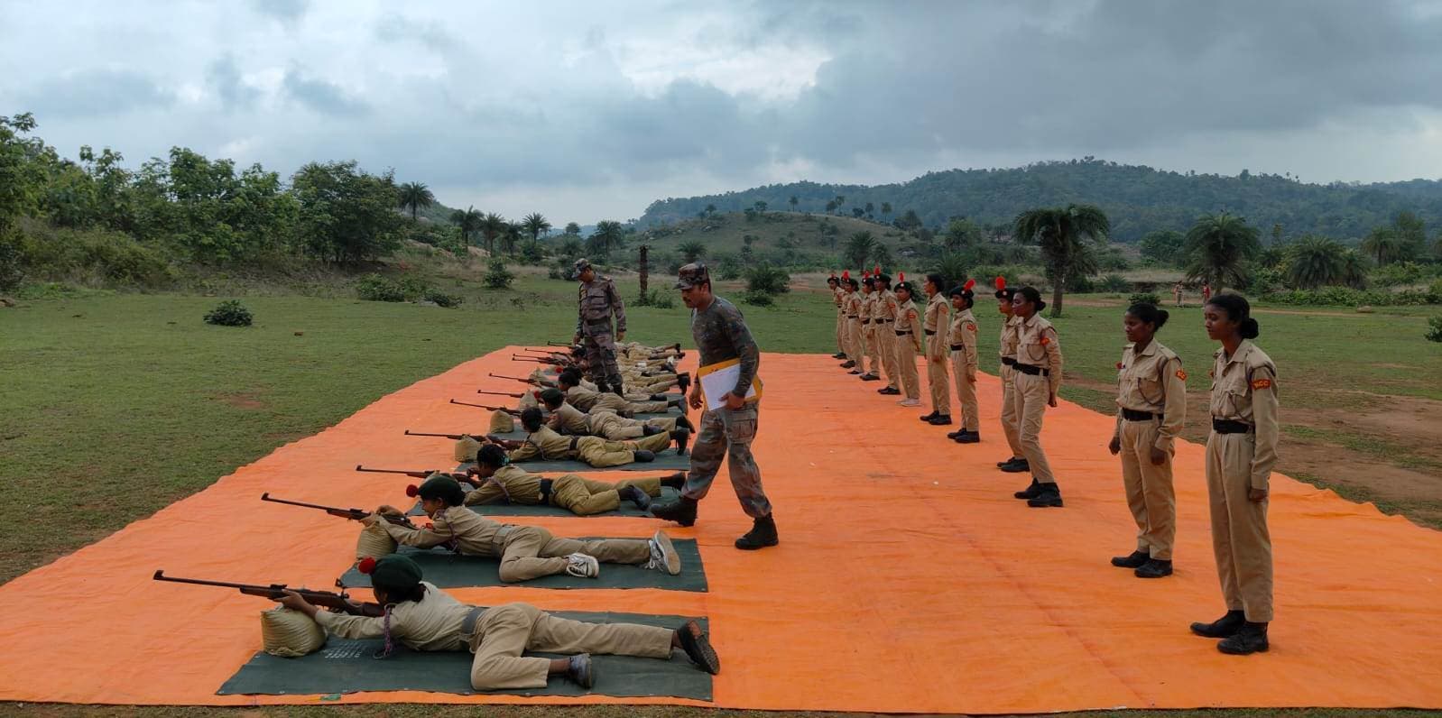 एनुअल कैंप में गर्ल्स कैडेट्स को मिली फायरिंग की ट्रेनिंग