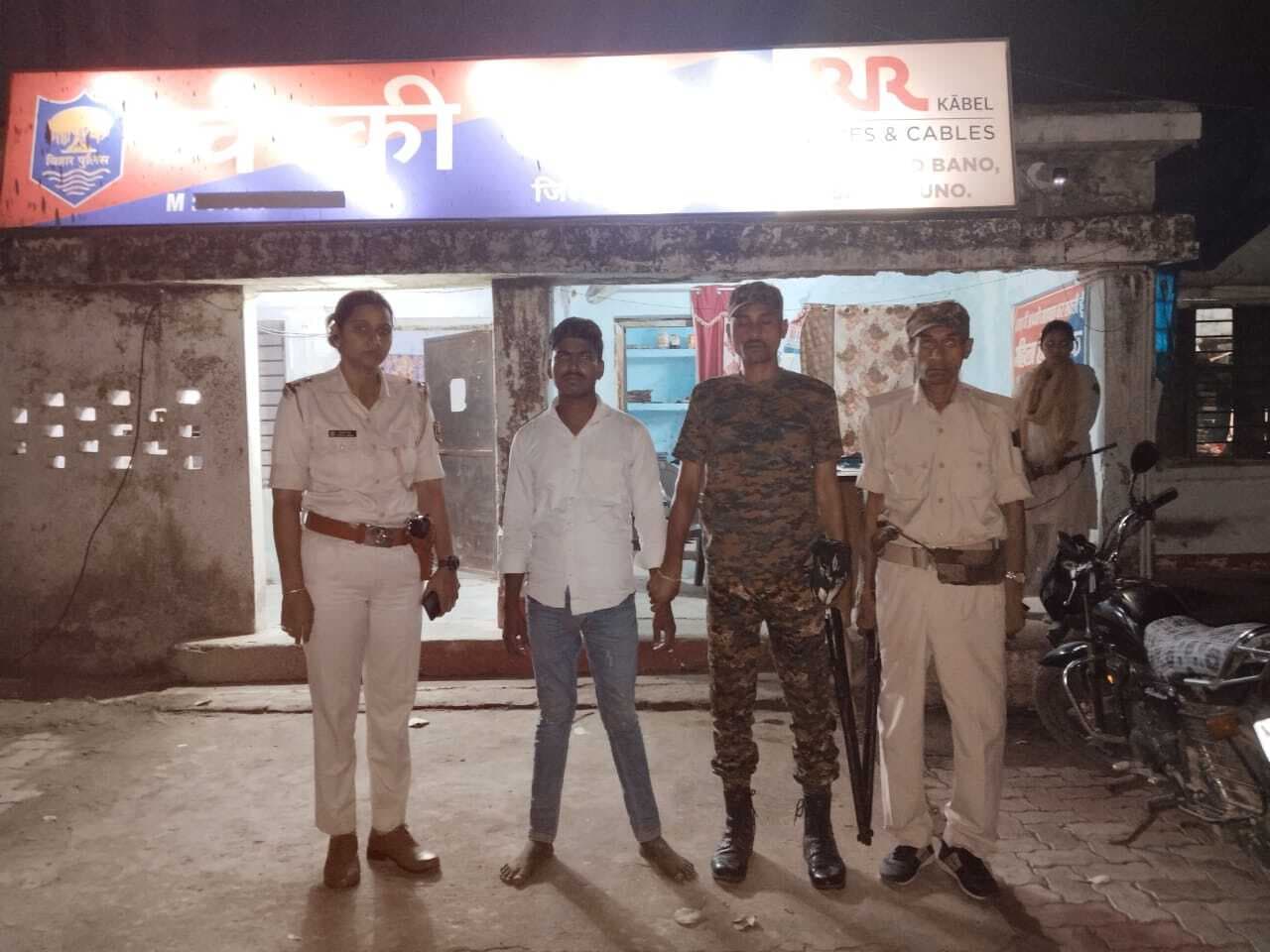 जेवर दुकानदार से लूटपाट करने वाला लुटेरा गिरफ्तार