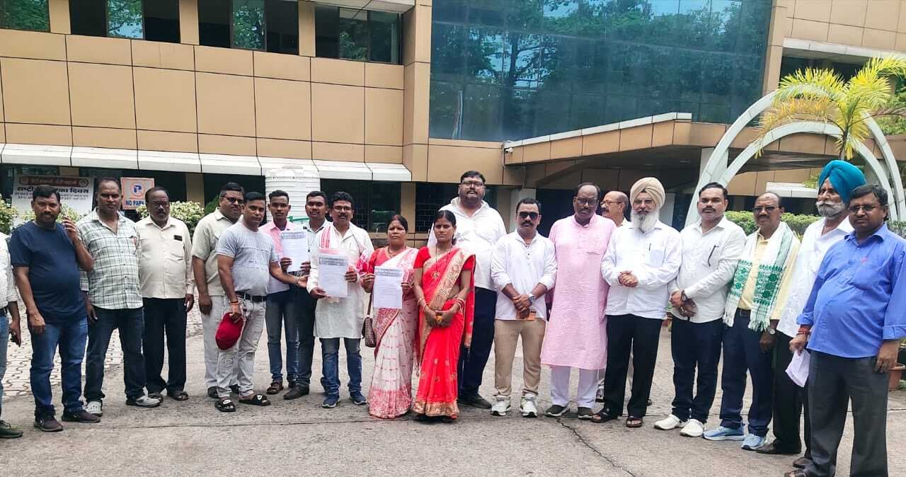 आदिवासी इलाकों में शराब दुकान खोलने के निर्णय का विरोध, सौंपा ज्ञापन