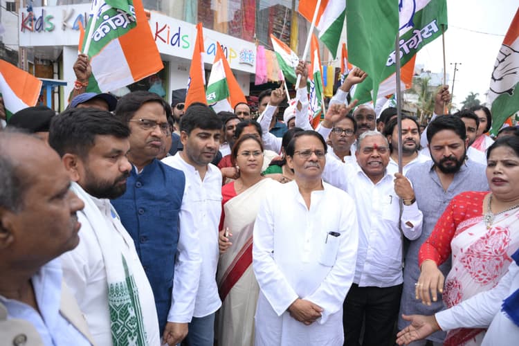 Political News : आदिवासियों की पहचान खोने नहीं देंगे और सरना धर्म कोड का कॉलम जनगणना में शामिल करायेंगे : कांग्रेस