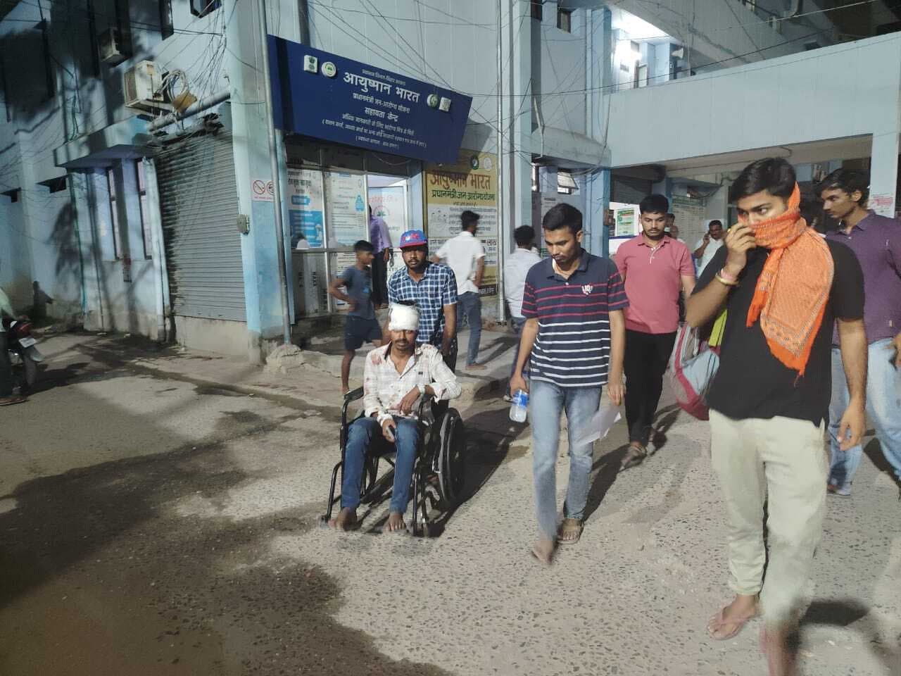 hajipur news. पिकअप की टक्कर से ऑटो सवार चकसिकंदर इंजीनियरिंग कॉलेज के छात्र की मौत