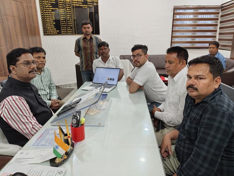 13 तेरह हजार घरों व प्रतिष्ठानों में नप ने लगाया  क्यूआर कोड