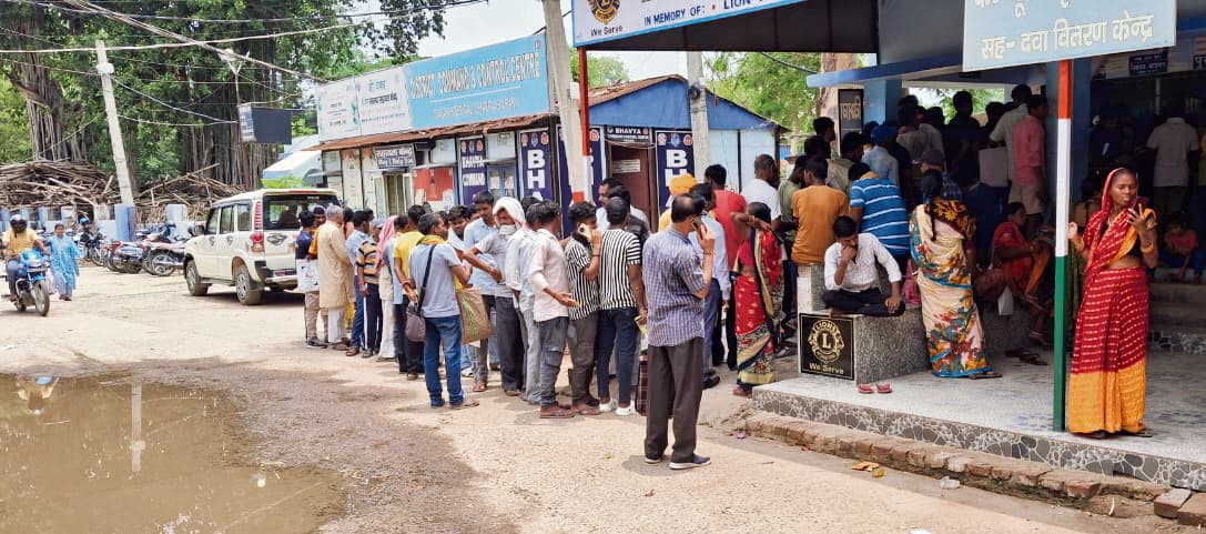 Saran News : सदर अस्पताल में जगह-जगह जलजमाव, संक्रमण का खतरा