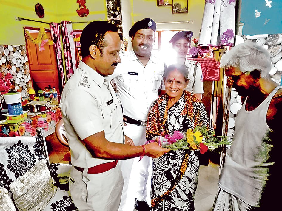 दुर्गापुर में वृद्धा की सतर्कता से टली बड़ी चोरी