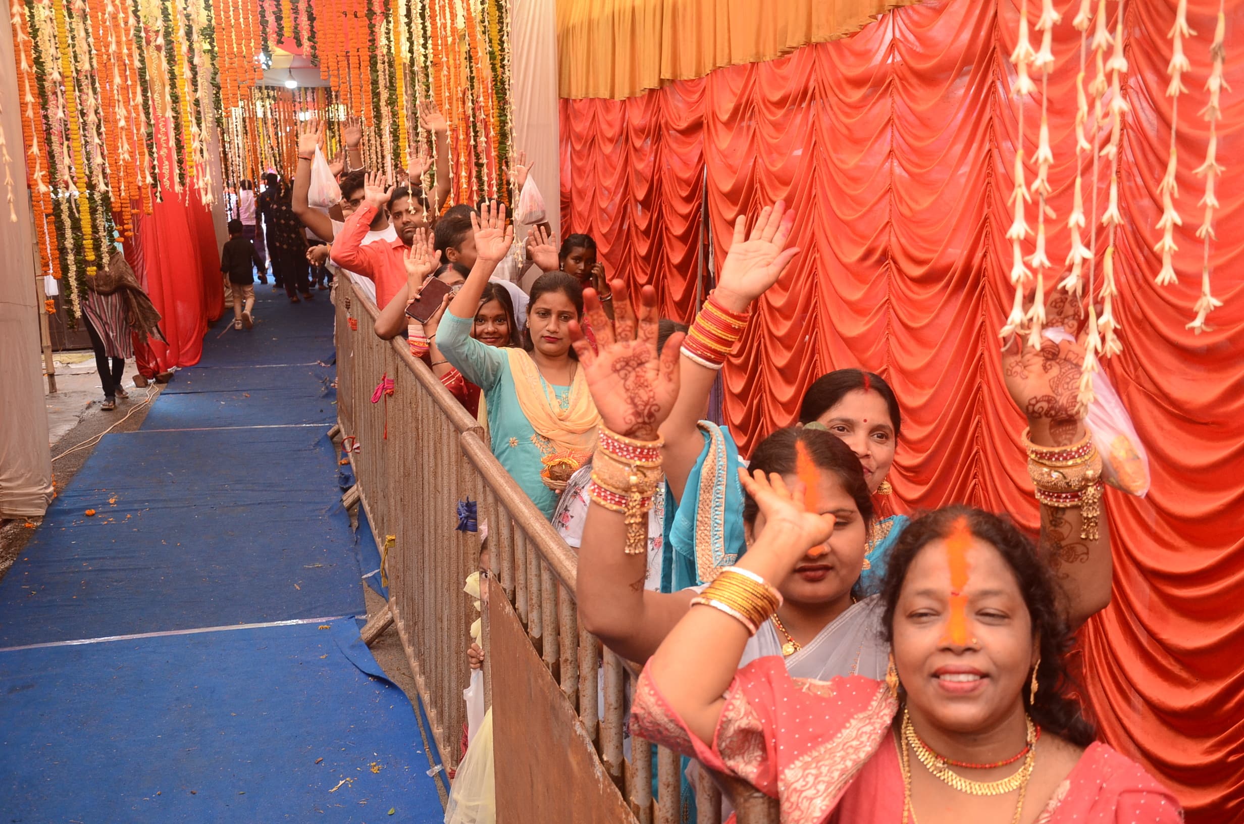 ranchi news : मनीटोला हिनू स्थित मां मनोकामना काली मंदिर में आस्था की कतार, एक लाख भक्तों ने लिया प्रसाद