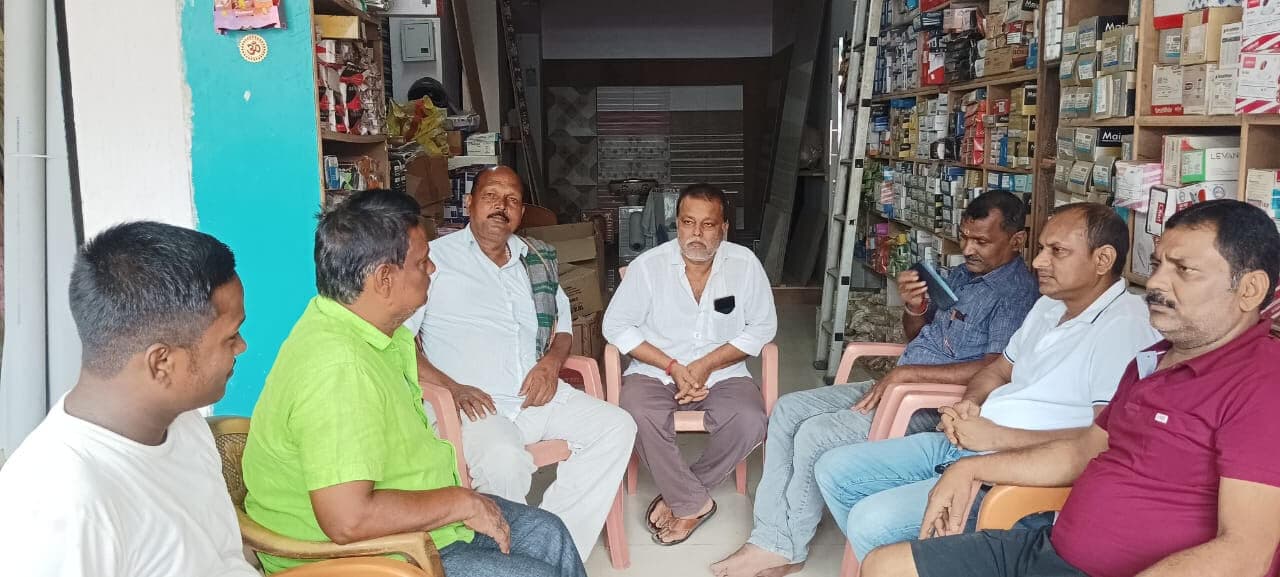 राजस्व कर्मचारी के गलत रिपोर्ट देने से नाराज रैयत ने बैठक कर जतायी आपत्ति, कारवाई की मांग