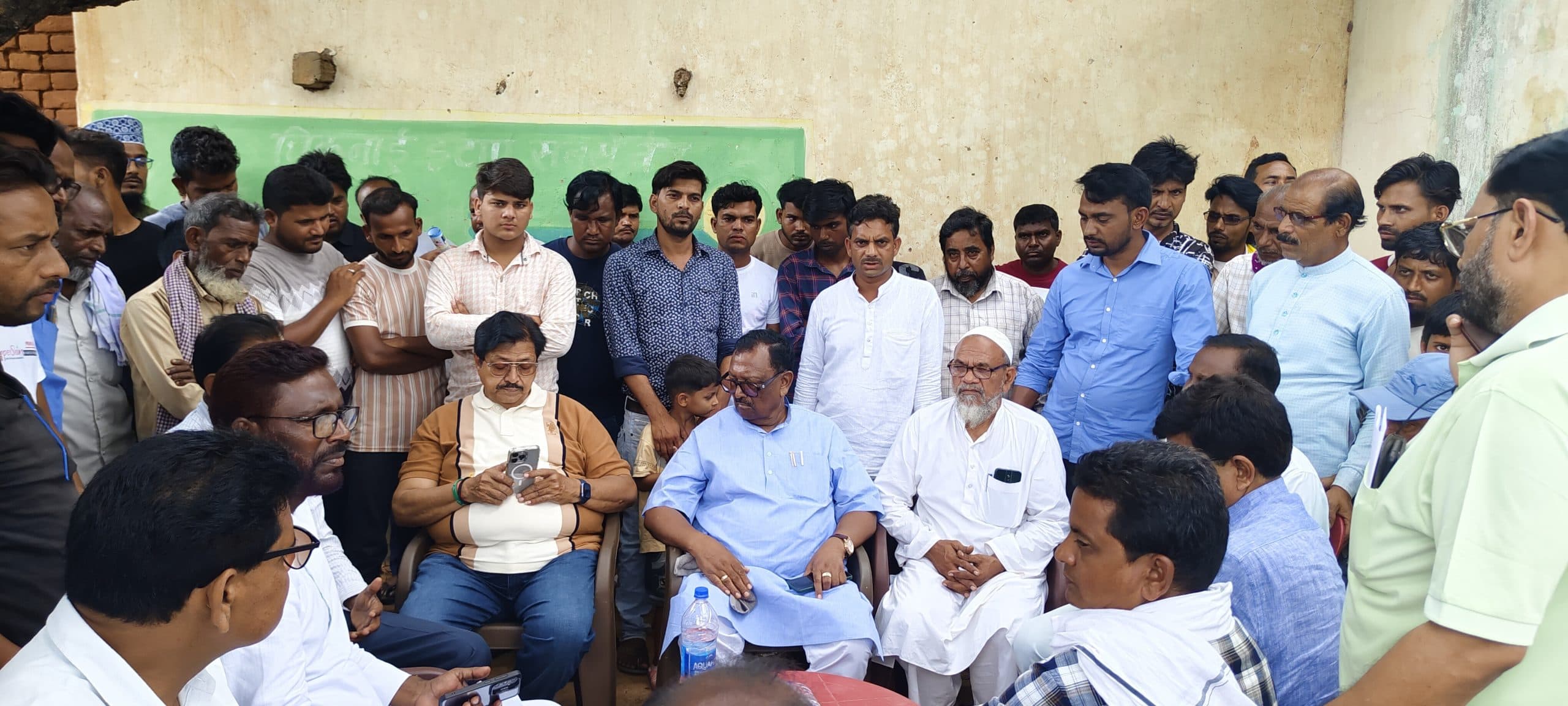 Deoghar news : दुमका सांसद नलिन सोरेन दुधानी गांव में पीड़ित परिवार से मिले,  जतायी शोक संवेदना