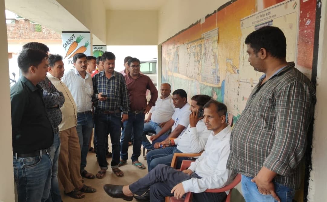 Giridih News: बगैर प्रशासनिक सूचना के लगाया रक्तदान शिविर, विभाग ने लगायी रोक